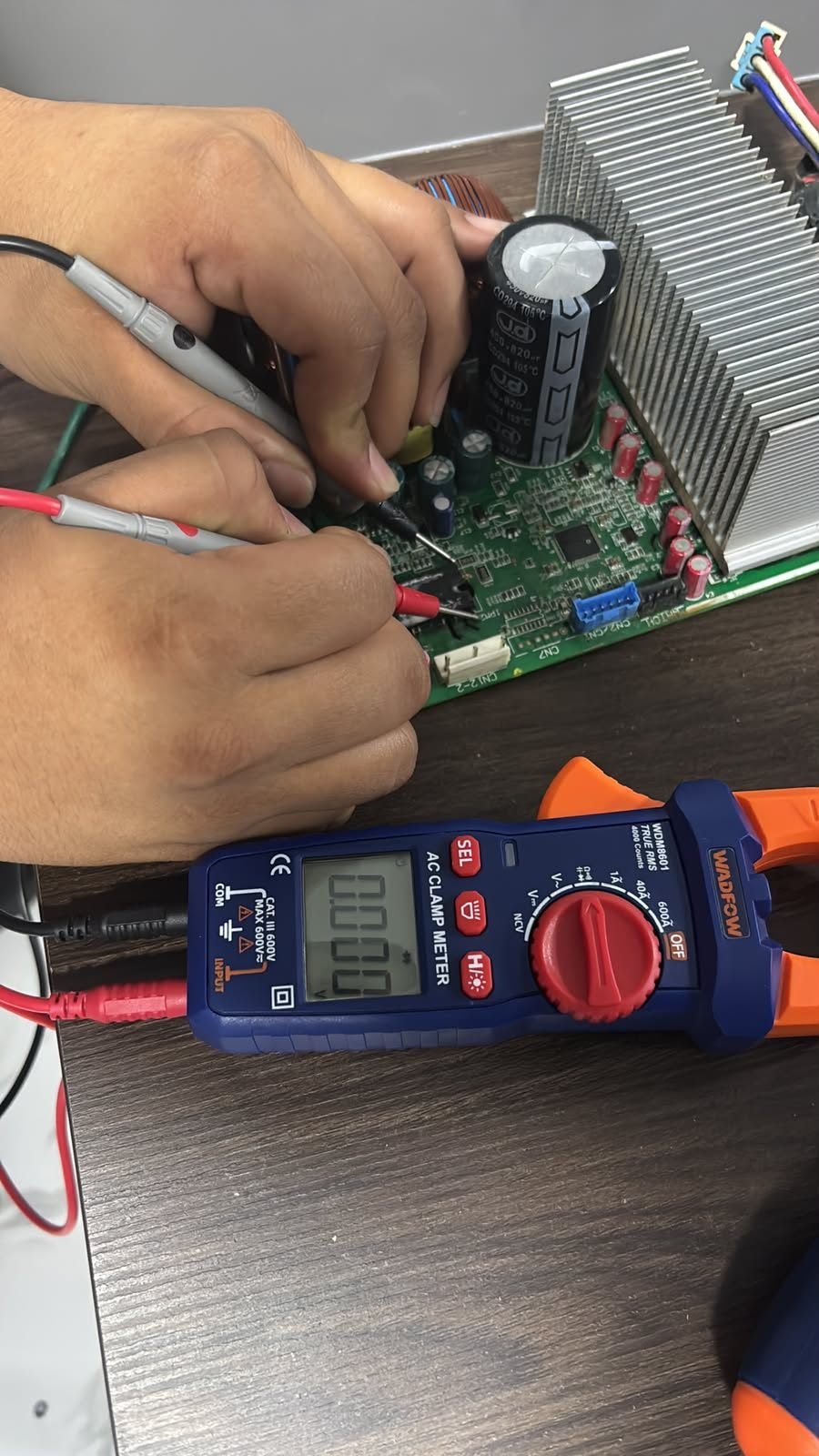 Revisamos cada componente antes de reparar